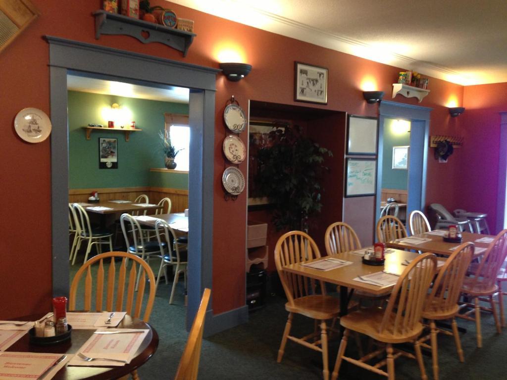 Plaster Rock Settler'S Inn & Motel מראה חיצוני תמונה