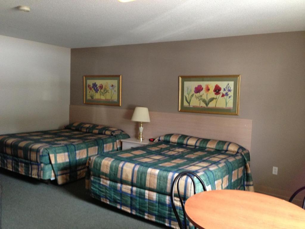 Plaster Rock Settler'S Inn & Motel מראה חיצוני תמונה