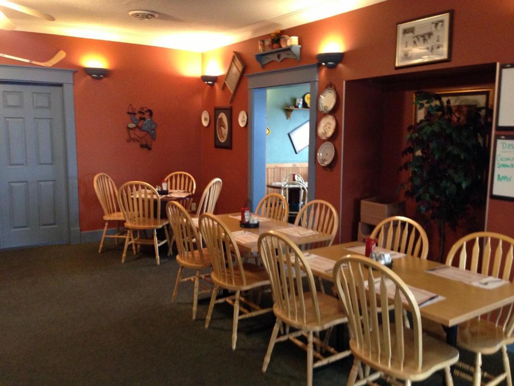 Plaster Rock Settler'S Inn & Motel מראה חיצוני תמונה